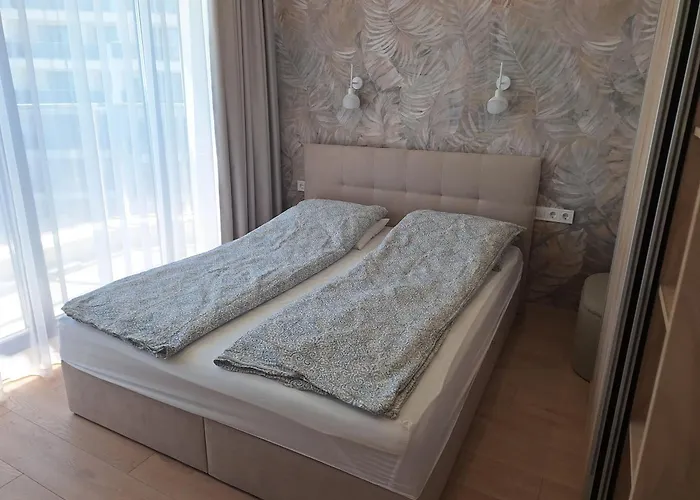 Apartment Skyline 44 *